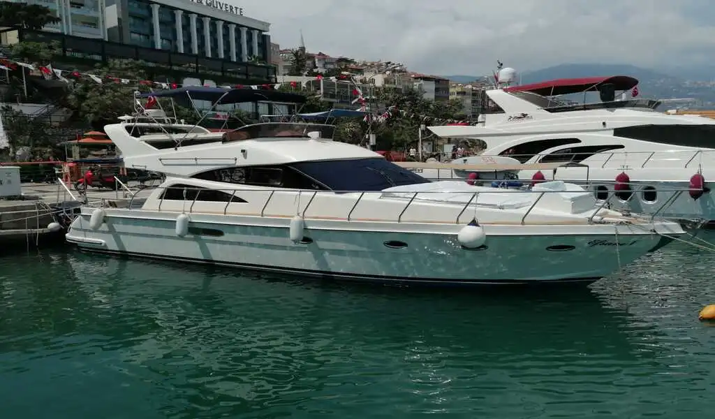 YACHT EFSANE V